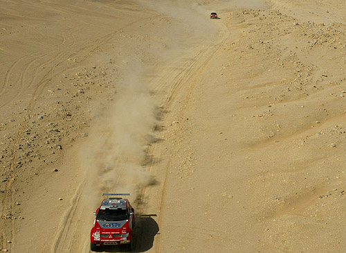 Mitsubishi po 13. etapě soutěže Dakar 2003 jsou stále na prvních pěti místech