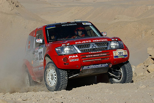 Mitsubishi po 14. etapě soutěže Dakar 2003 jsou stále na prvních pěti místech