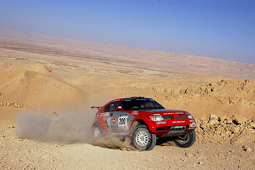 Mitsubishi po 14. etapě soutěže Dakar 2003 jsou stále na prvních pěti místech