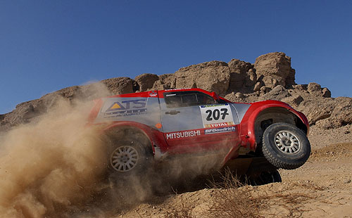 Mitsubishi po 15. etapě soutěže Dakar 2003 jsou stále na prvních pěti místech