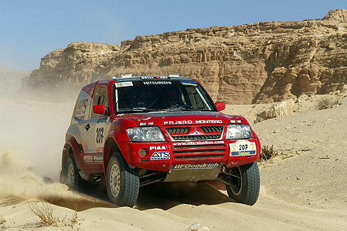 Mitsubishi po 16. etapě soutěže Dakar 2003 jsou stále na prvních pěti místech