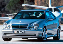 Mercedesy-Benz CLK s motorem V8 a bohatší výbavou