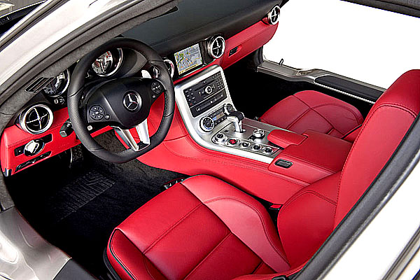 Velmi podrobně o novém modelu Mercedes-Benz SLS AMG, který slaví na probíhajícím frankfurtském autosalonu světovou premiéru