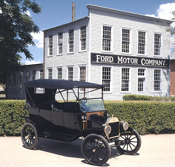 Legendární vozy Ford budou slavit na festivalu rychlosti v britském Goodwoodu