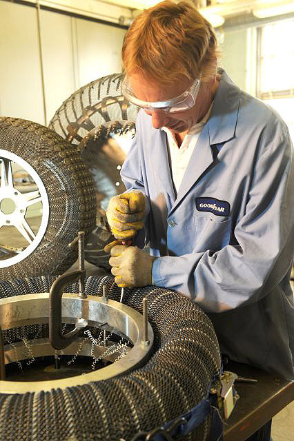 Goodyear a NASA oceněni za inovativní „pružinovou” pneumatiku Goodyear a NASA oceněni za inovativní „pružinovou” pneumatiku