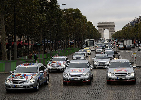 36 vozů Mercedes-Benz odstartovalo v sobotu 21. října na maraton z Evropy do Asie