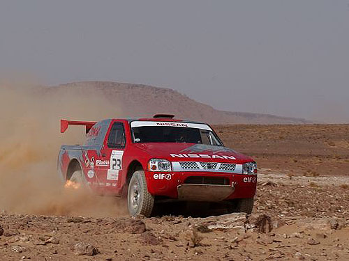 Nissan opět míří na Dakar
