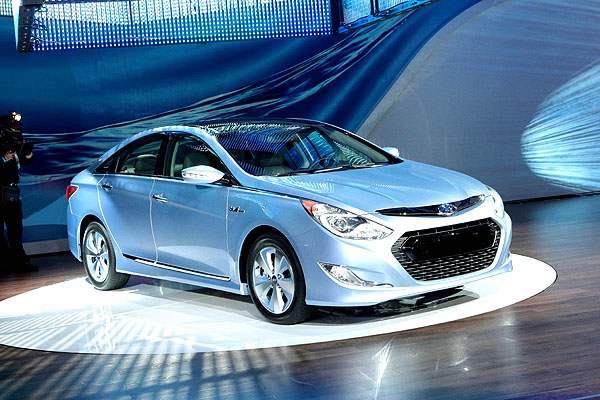 Hyundai představil na autosalonu v New Yorku nový hybridní sedan Sonata Hybrid 2011