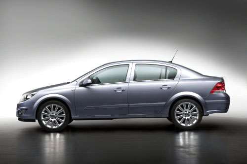 Modelová ofenzíva Opelu pokračuje kompaktním čtyřdveřovým sedanem Astra