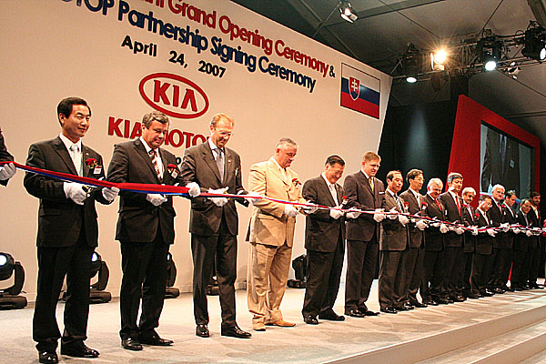První výrobní závod Kia v Evropě byl slavnostně otevřen 24. dubna 2007
