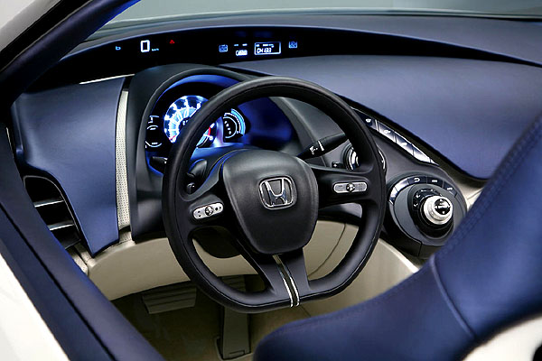 Na probíhajícím autosalonu v Londýně Honda představila dvousedadlovou designérskou studii: roadster s nízkými emisemi