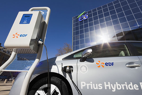 Krok k trvale udržitelné mobilitě: spuštění pilotního projektu hybridních vozů Plug-in ve Štrasburku