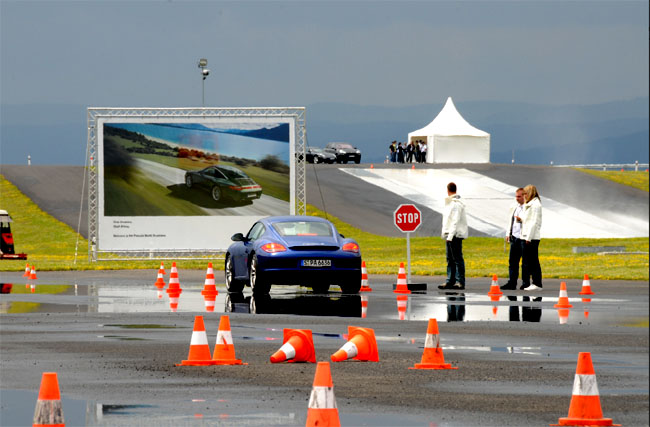 Ve dnech 13. až 17. dubna 2011 pořádá společnost Porsche Inter Auto CZ celosvětovou exkluzivní tour Porsche World Roadshow