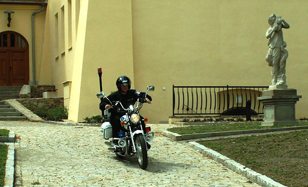 Jihlavští strážníci dostali čínský motocykl Jihlavští strážníci dostali čínský motocykl