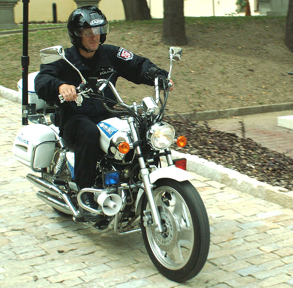 Jihlavští strážníci dostali čínský motocykl Jihlavští strážníci dostali čínský motocykl