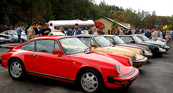 Hranici stovky automobilů Porsche ve Vratislavicích nad Nisou překonána
