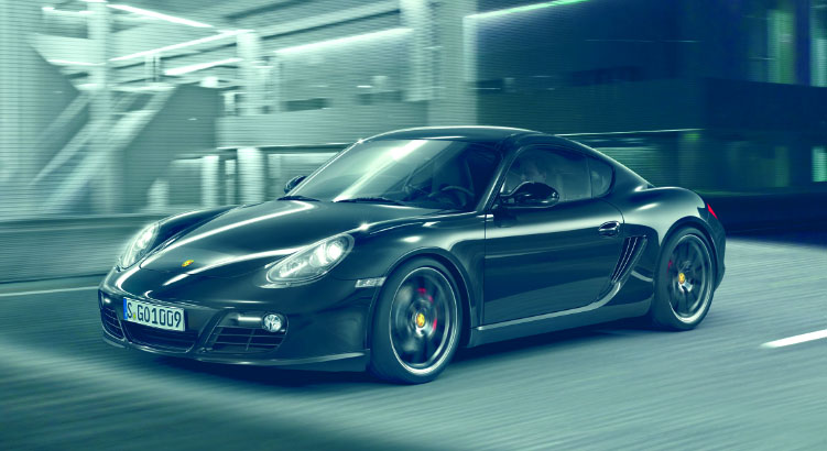 Porsche Cayman S Black Edition: vyšší výkon a bohatá výbava v černém. (Včerejší informaci doplňujeme o ceny v Kč.)
