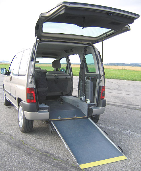 Bezbariérový Citroën Berlingo pro dopravu tělesně postižených osob