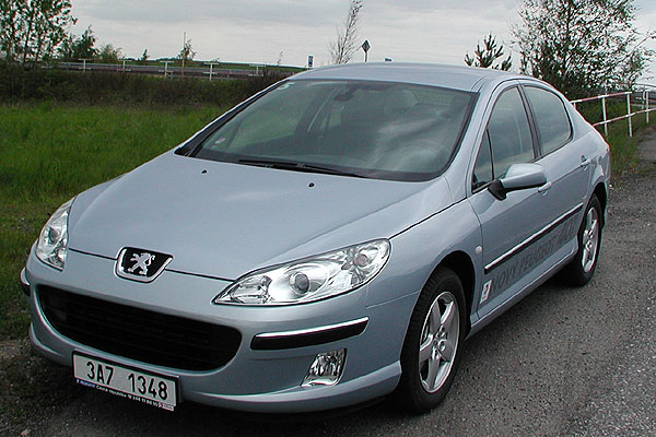 Nový Peugeot 407 ve verzi sedan na český trh 1. června 2004