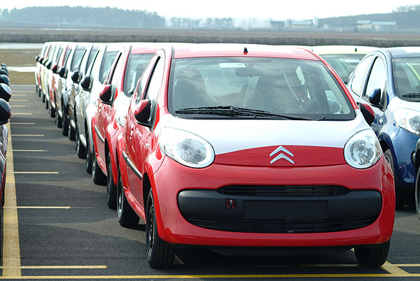 Toyota Peugeot Citroěn Automobile (TPCA) včera – 31. května 2005 oficiálně otevřel svůj závod v průmyslové zóně Kolín-Ovčáry