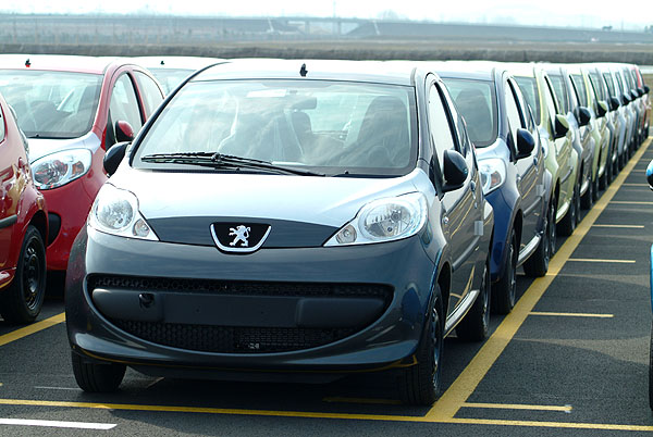 Toyota Peugeot Citroěn Automobile (TPCA) včera – 31. května 2005 oficiálně otevřel svůj závod v průmyslové zóně Kolín-Ovčáry