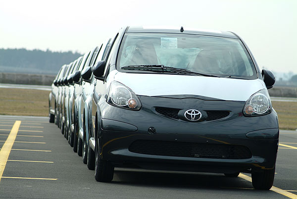 Toyota Peugeot Citroěn Automobile (TPCA) včera – 31. května 2005 oficiálně otevřel svůj závod v průmyslové zóně Kolín-Ovčáry