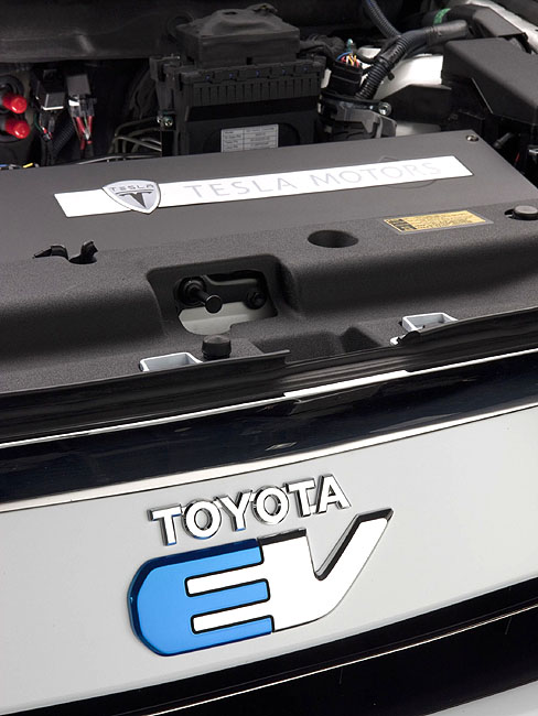 Toyota na probíhajícím autosalonu v Los Angeles poprvé představila koncept RAV4 EV s dojezdovou vzdáleností 160 km