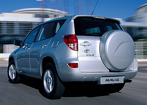 Nová Toyota RAV4 představena v pátek motoristickým novinářům