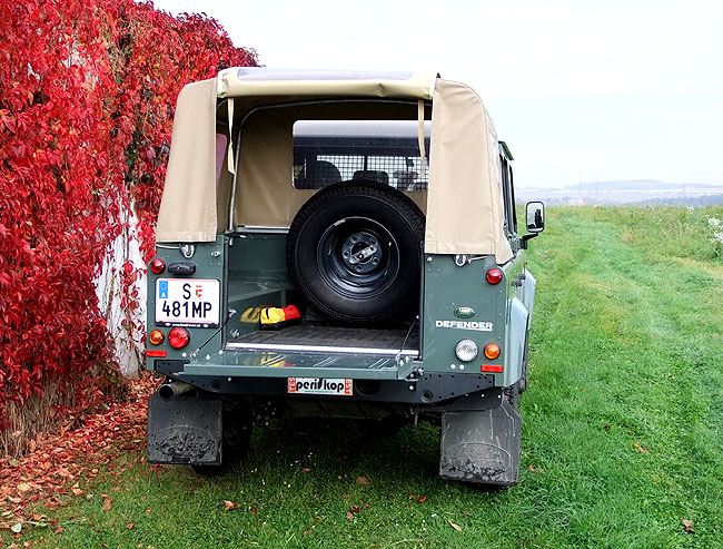 Opravdový off-road Land Rover Defender v redakčním testu