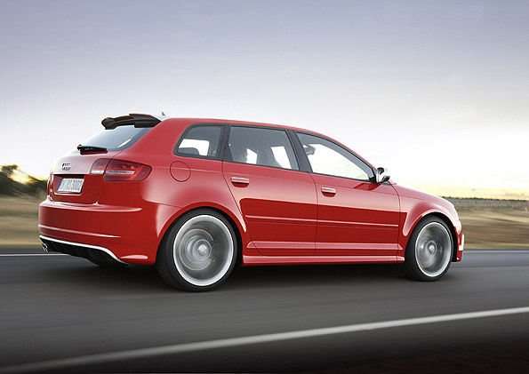 Nové Audi RS 3 Sportback oslňujících výkonů s dodávkami zákazníkům již na jaře 2011