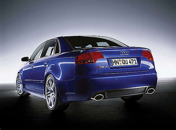 Audi představuje model RS 4 s pohonem všech kol quattro
