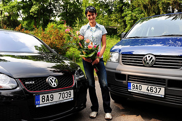 Martina Sáblíková převzala VW Golf GTI Edition 30 a pro svůj tým VW Transporter 2.5 TDI 4Motion