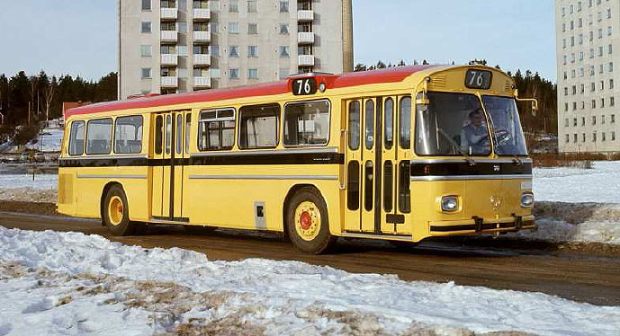 Rok 1911 -2011: 100 let autobusů a autokarů Scania Rok 1911 -2011: 100 let autobusů a autokarů Scania