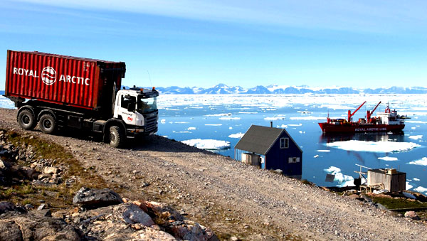Nákladní Scania mezi ledovci