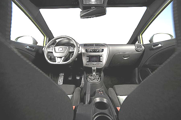 Nový sportovní hatchback SEAT Leon CUPRA R na náš trh (podrobný popis)