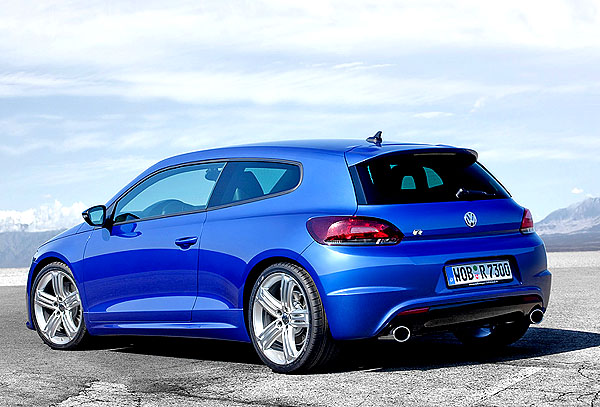 Nové Scirocco R – ze závodního okruhu na silnici Nové Scirocco R – ze závodního okruhu na silnici