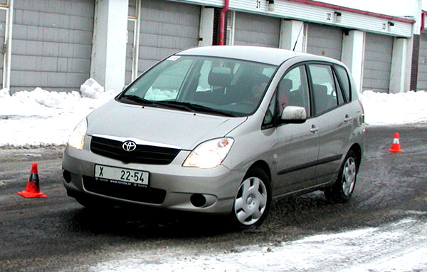 Slavnostní zahájení prodeje nové Toyoty Corolly 15. ledna 2002