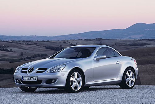 Nový atraktivní dvousedadlový sportovní vůz Mercedes-Benz třídy SLK druhé generace – evropská prodejní premiéra v březnu 2004