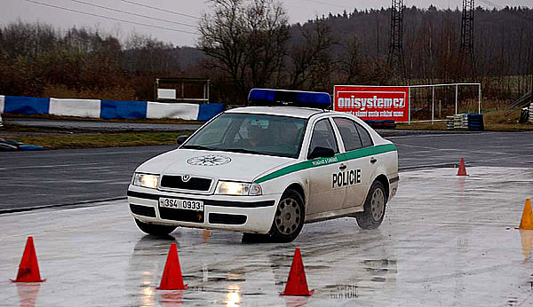 Školení bezpečné jízdy pro policisty