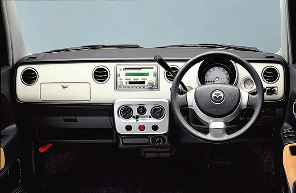 Mazda Motor Corporation uvedla do prodeje na japonském trhu nový mini-vůz Spiano