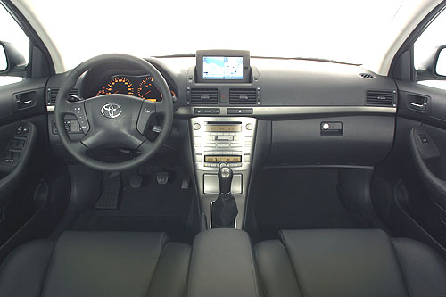 Nová Toyota Avensis v prodeji na našem trhu ve verzi sedan, liftback i kombi
