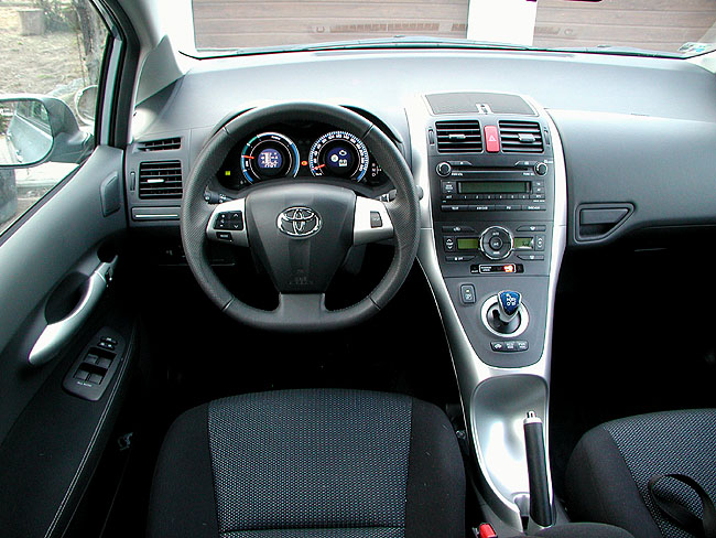Hybridní Toyota Auris - rodinný hatchback - v testu redakce