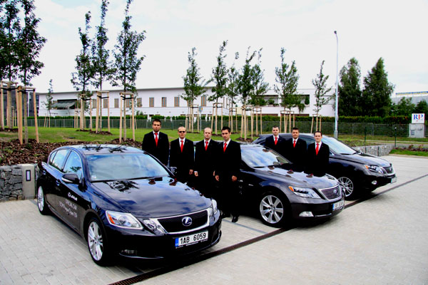 Lexus, který je oficiálním přepravcem turnaje, vozí špičkové tenistky na Štvanici (13. - 19. 7. 2009)