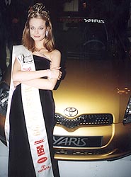 Tři Toyoty Yaris uděleny na soutěži Miss 1999
