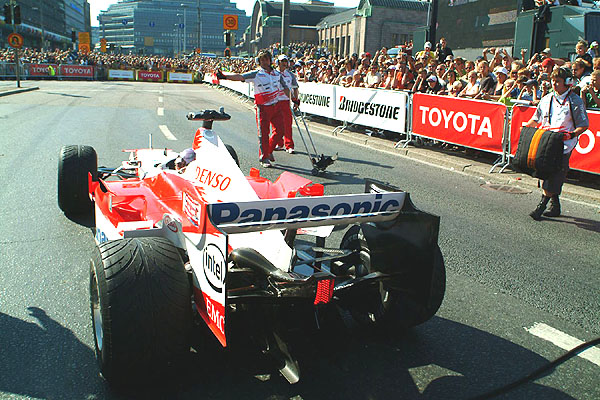 Tým F1 Panasonic Toyota Racing se představil v Helsinkách