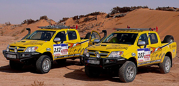 V přípravě na DAKAR 2009 testovány i vozy Toyota Hilux