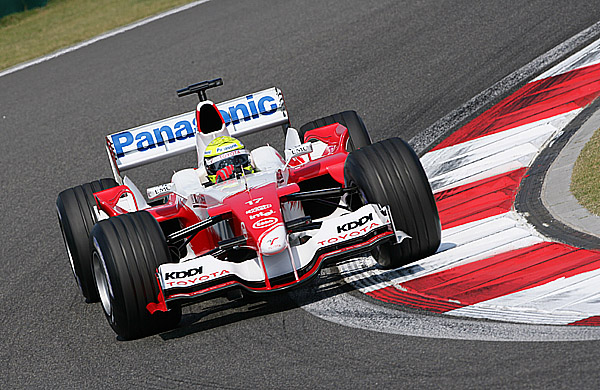 Společnost Panasonic obnovila sponzorský kontrakt s týmem F1 Toyota