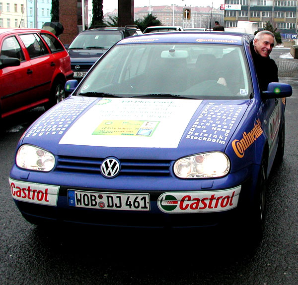 Gerhard Plattner s VW Golfem 1.9 TDI 4Motion se při své dálkové jízdě zastavil v sobotu 12. ledna v Praze a besedoval s novináři