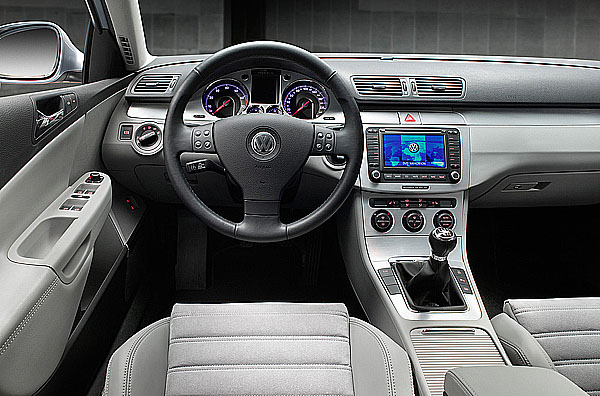 Nový VW Passat šesté generace byl představen 1. března 2005 na ženevském autosalonu