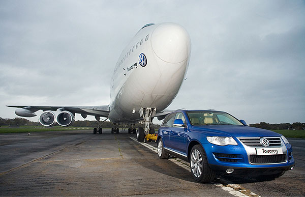 Volkswagen Touareg utáhne Boeing 747